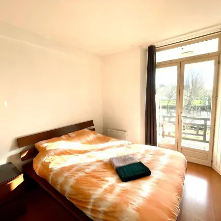 Apartment T3-balcon Plein Sud-acces Direct Au Bord Du Loing